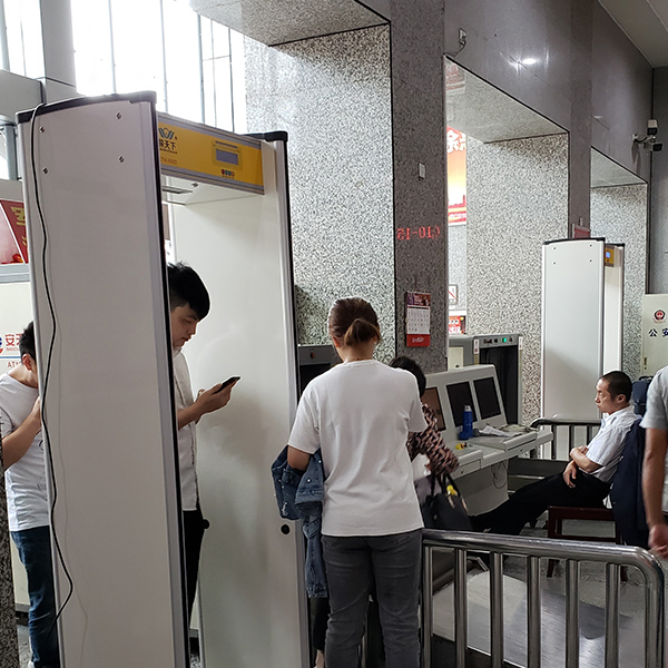 車站金屬探測(cè)門